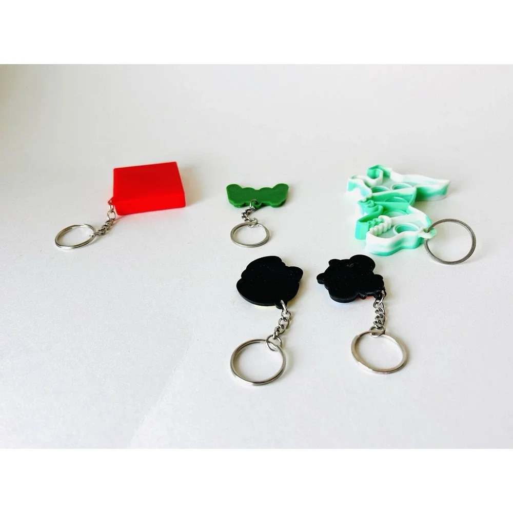 Lot Of 5 Small Keychains‎ Toys And BT21 Characters